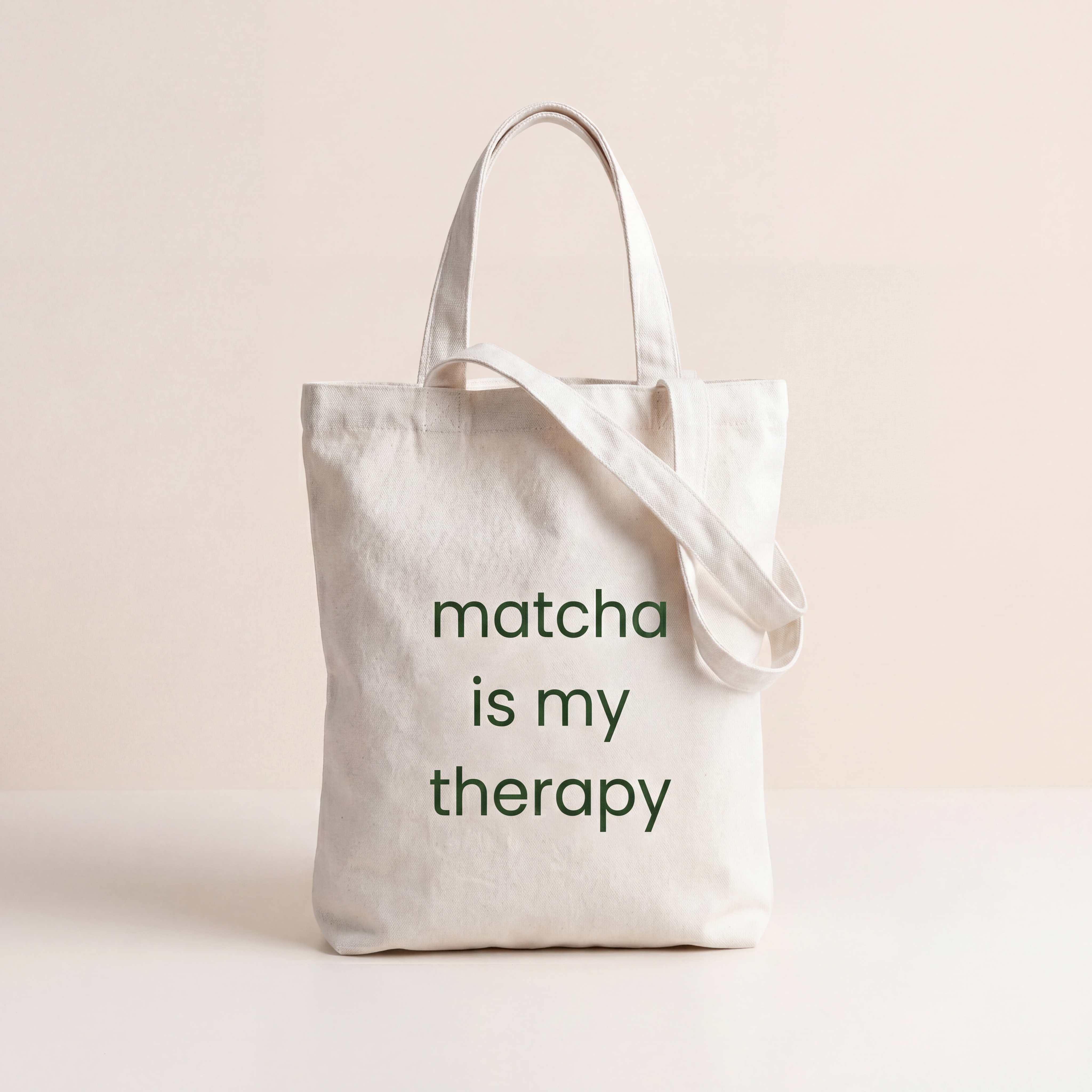 Matcha Tote Bag mit Print: matcha is my therapy
